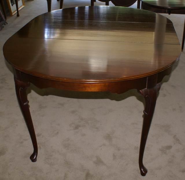 Mahogany oval dining room table